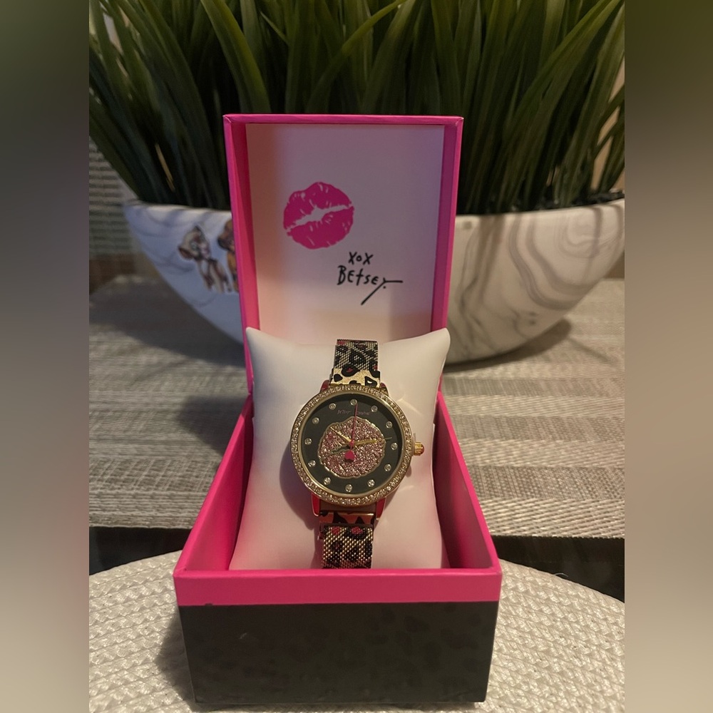 Betsey Johnson Unique Gorgeous Watch - Picture 1 of 11